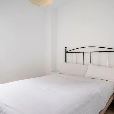 Centric And Spacious Flat With Free Car Park Apartment Seville