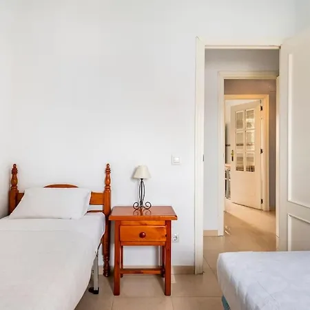 Centric And Spacious Flat With Free Car Park Sevilha