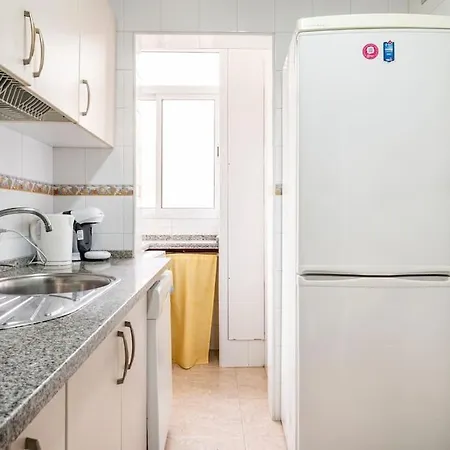Centric And Spacious Flat With Free Car Park *