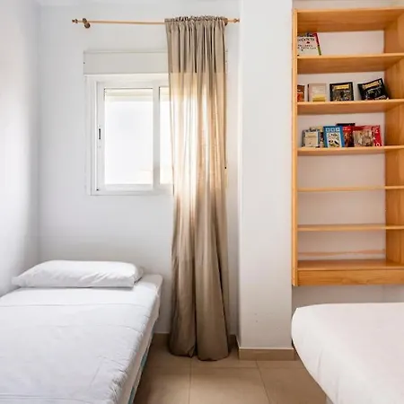 Centric And Spacious Flat With Free Car Park