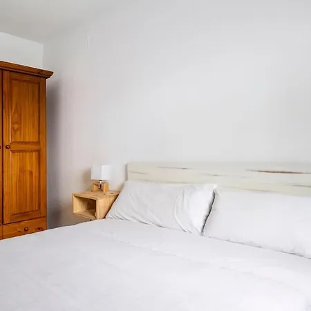 Apartamento Centric And Spacious Flat With Free Car Park Sevilha