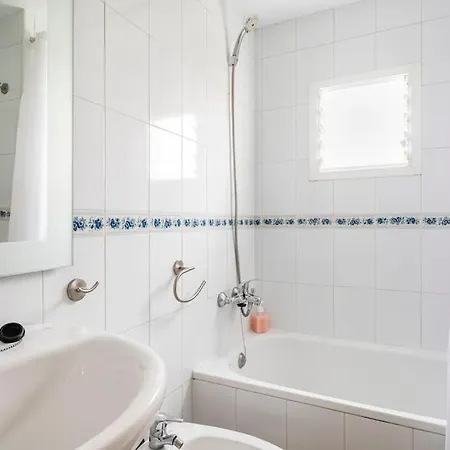 Centric And Spacious Flat With Free Car Park Apartment Seville