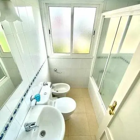 Centric And Spacious Flat With Free Car Park Apartment