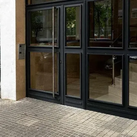 Centric And Spacious Flat With Free Car Park * Sevilha