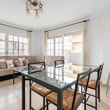 Centric And Spacious Flat With Free Car Park Apartment