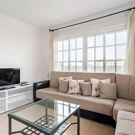 Centric And Spacious Flat With Free Car Park Apartment *