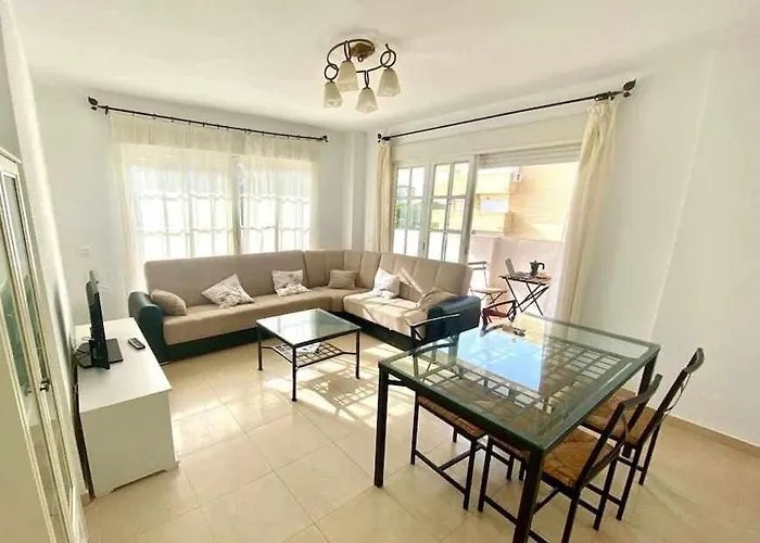 아파트 Centric And Spacious Flat With Free Car Park