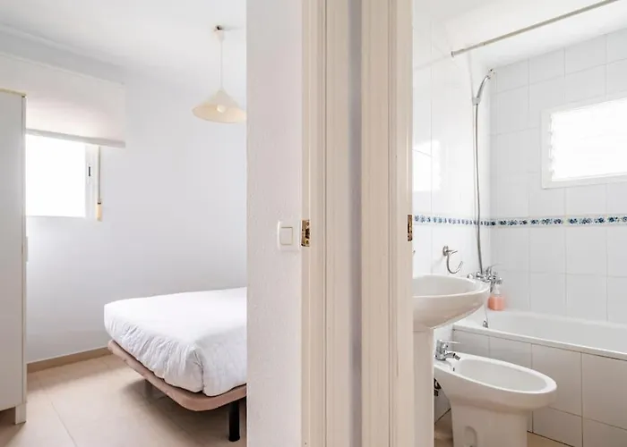 아파트 Centric And Spacious Flat With Free Car Park