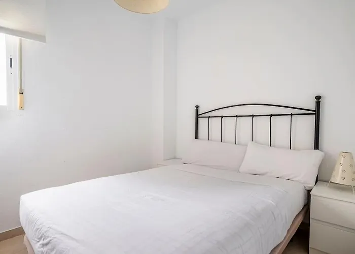 Centric And Spacious Flat With Free Car Park 아파트 세비야