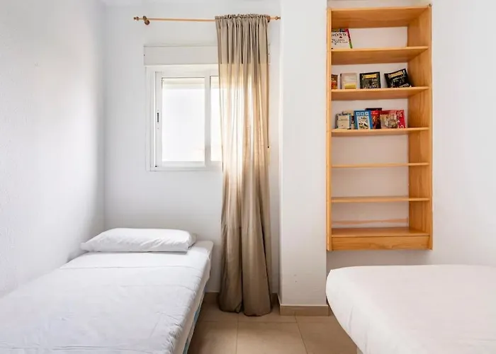 Centric And Spacious Flat With Free Car Park