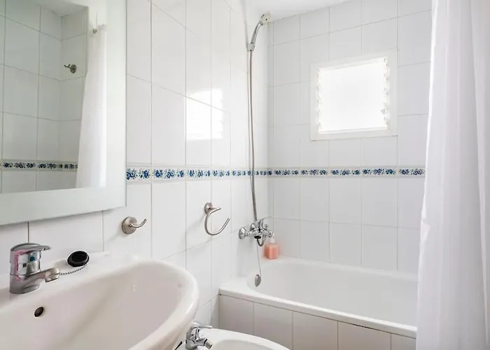 Centric And Spacious Flat With Free Car Park 아파트 세비야