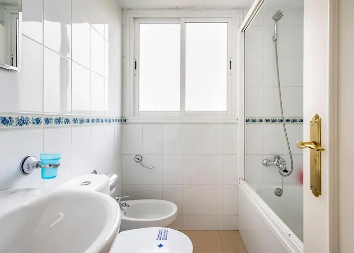 Centric And Spacious Flat With Free Car Park 아파트 세비야